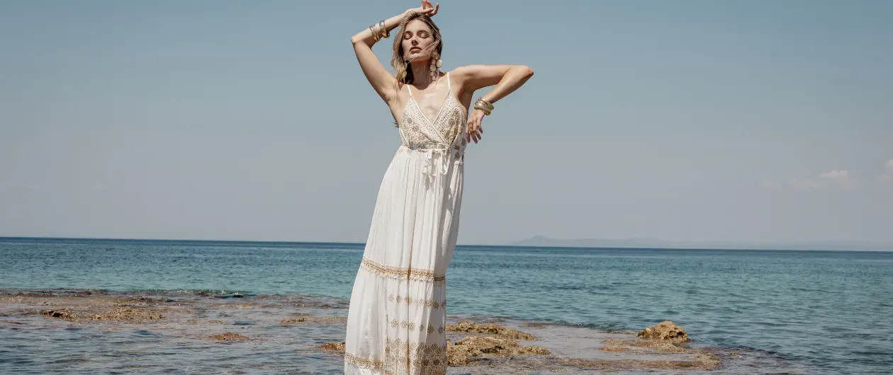 Αέρινα  φορέματα για γάμο σε νησί - Επιλογές για κάθε στιλ